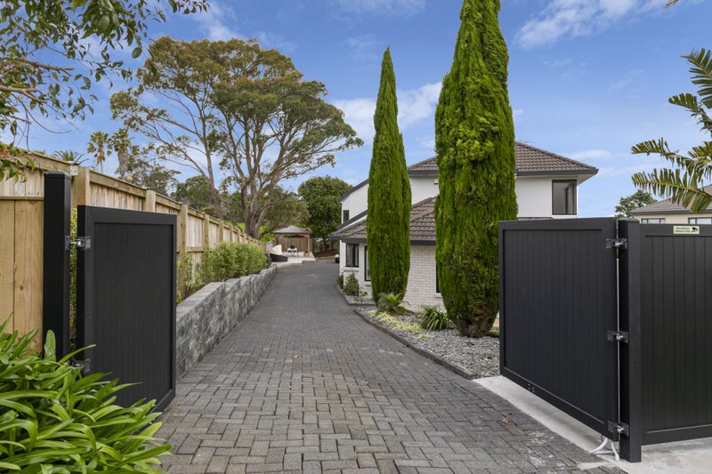 19 Santa Cruz Drive, Shamrock Park, Auckland - Carousel 2