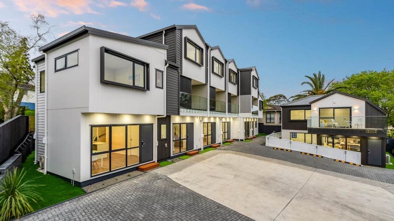 16F Saint Catherine Crescent, West Harbour, Auckland - Carousel 1