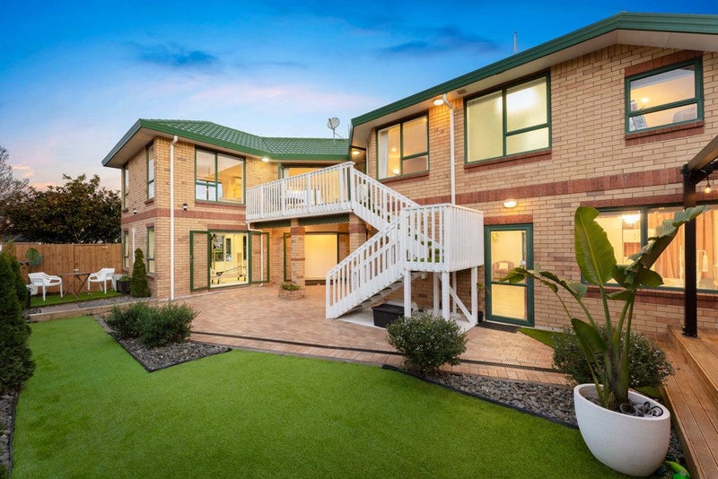 8 Vinograd Drive, Te Atatu Peninsula, Auckland - Carousel 1