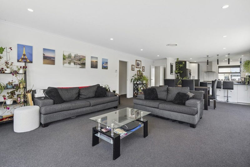 97 Mawai Hakona Drive, Wallaceville, Upper Hutt - Carousel 1
