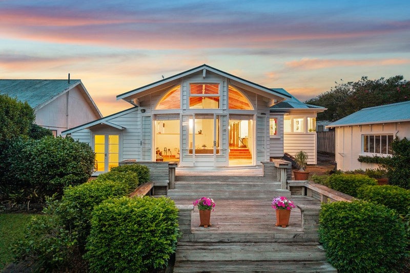 46 Mountain View Road, Morningside, Auckland - Carousel 1