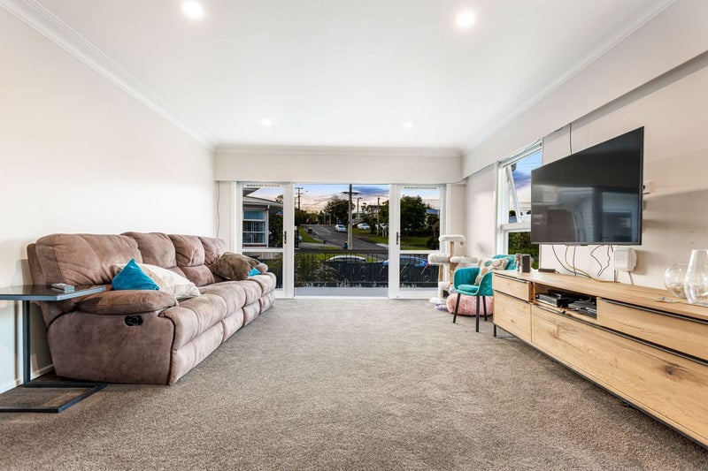 15 Divich Avenue, Te Atatu South, Auckland - Carousel 2