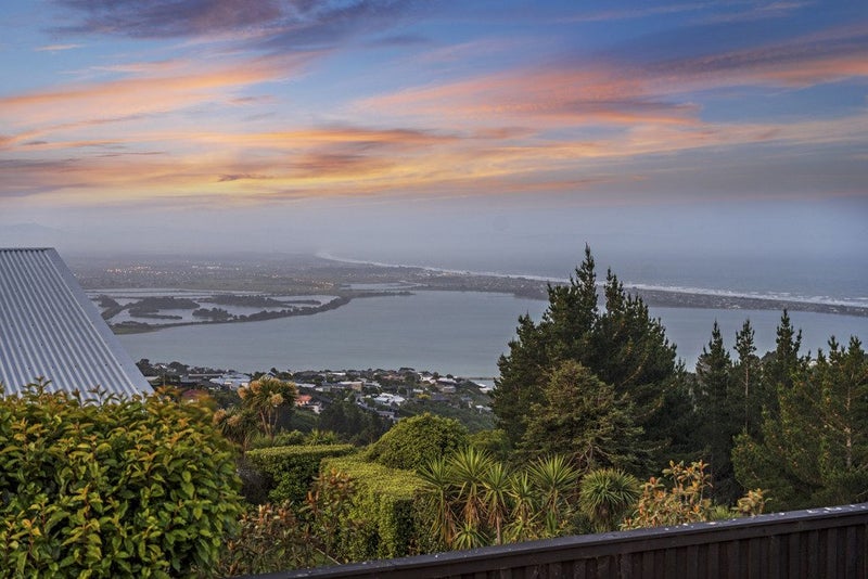 10 Peregrine Close, Mount Pleasant, Christchurch - Carousel 2