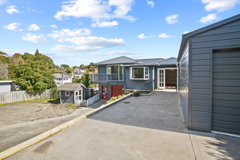 8 Awanui Street, Merrilands, New Plymouth - Carousel 18