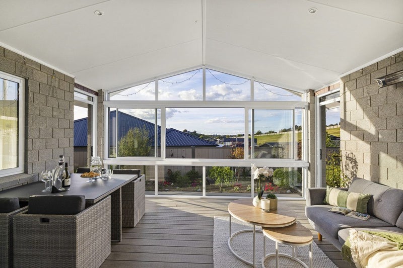 3 Kissling Terrace, Pyes Pa, Tauranga - Carousel 1