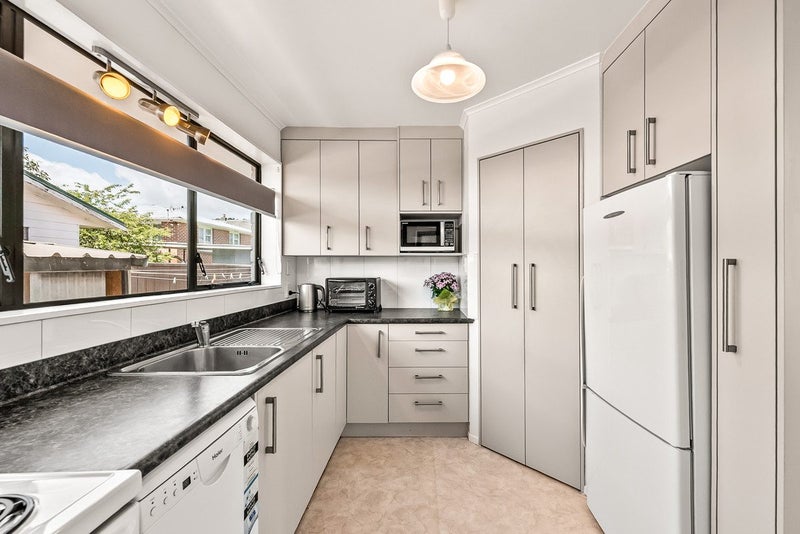 1/28 Exchange Street, Ebdentown, Upper Hutt - Carousel 2