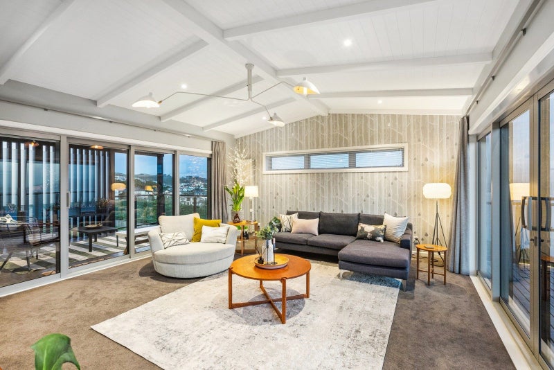 7 Promontory Crescent, Newlands, Wellington - Carousel 2