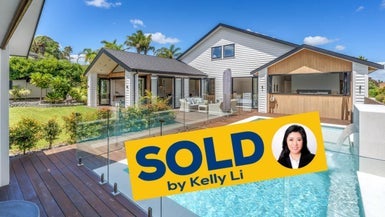 8 St Elmo Rise, Shamrock Park, Auckland - Carousel 1