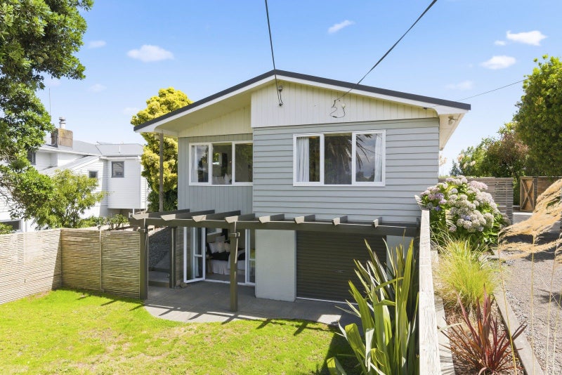 7 Whyte Street, Paraparaumu Beach, Paraparaumu - Carousel 1