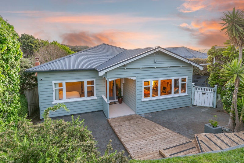 538 Broadway, Strathmore Park, Wellington - Carousel 1