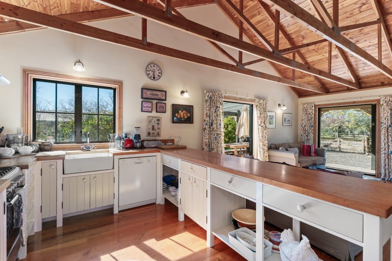 7 Redwood Lane, Martinborough, Martinborough - Carousel 2