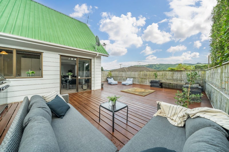 1 Garth Lane, Maoribank, Upper Hutt - Carousel 1