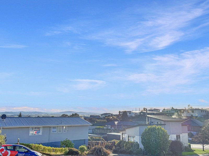 1 Aotea Crescent, Gore, Gore - Carousel 16