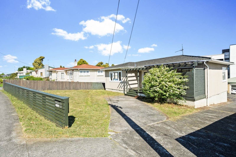 1/66 College Road, Northcote, Auckland - Carousel 1