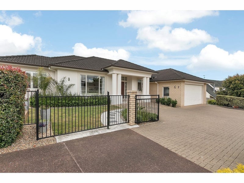 7 Hendrika Court, Hobsonville, Auckland - Carousel 1