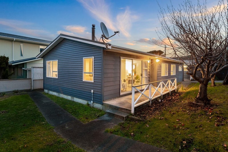 2 Pascoe Avenue, Paremata, Porirua - Carousel 1