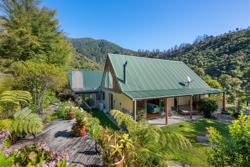 243 Boons Valley Road, Waikawa, Picton - Carousel 37