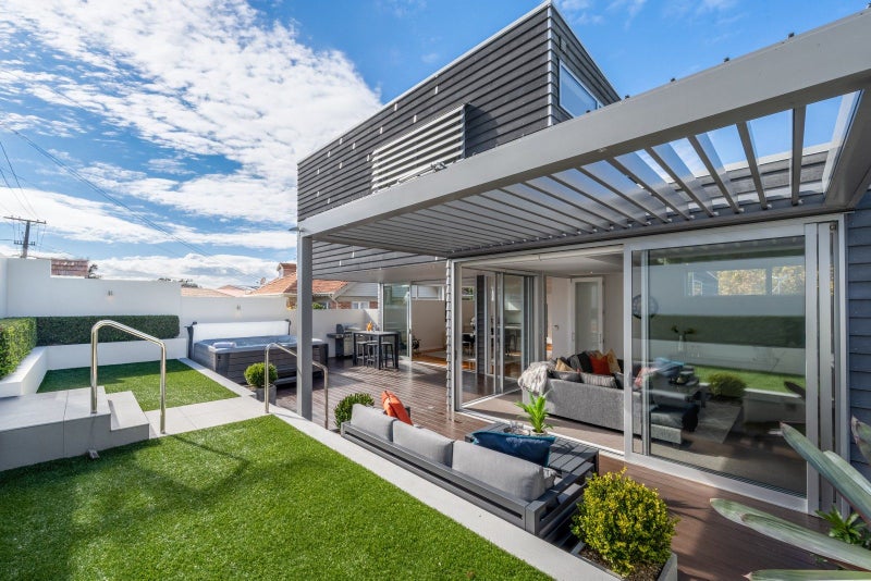 33 Luplau Crescent, Cockle Bay, Auckland - Carousel 1