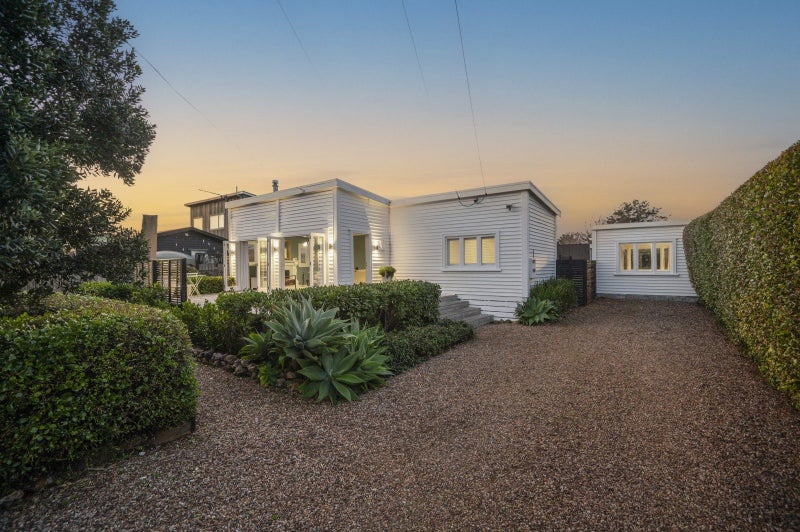 24 Nikau Road, Waiheke Island , Waiheke Island - Carousel 1