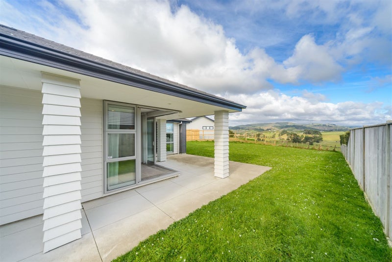 162 Pacific Drive, Fitzherbert, Palmerston North - Carousel 39