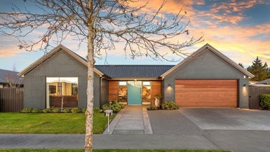 39 Dunlops Crescent, BOTTLE LAKE, CHRISTCHURCH - Carousel 1