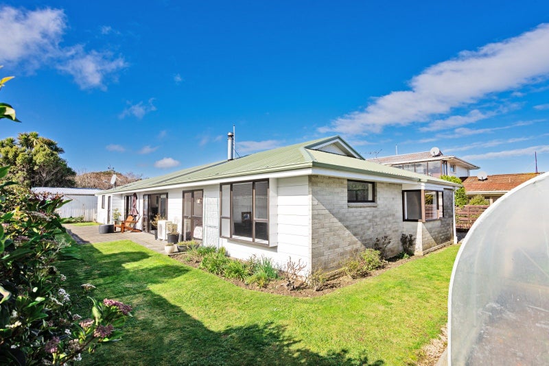 90 Lowe Street, Avenal, Invercargill - Carousel 1