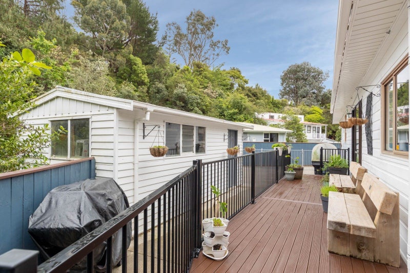 8 Harold Grove, Stokes Valley, Lower Hutt - Carousel 2