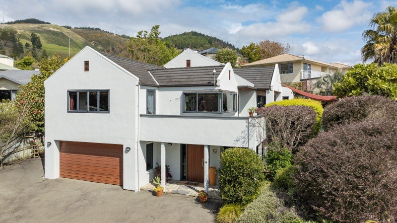 21 Idesia Grove, Richmond - Carousel 2