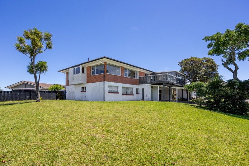 10 Riverhills Avenue, Pakuranga Heights, Auckland - Carousel 1