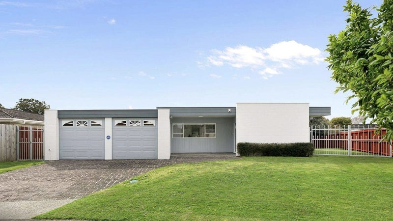 19 Glengowan Place, Conifer Grove, Takanini - Carousel 1