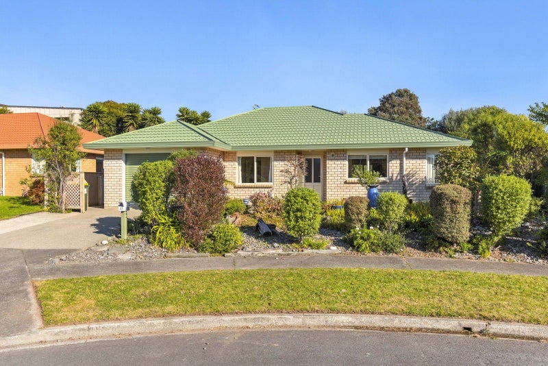 27 Villa Grove, Paraparaumu - Carousel 1