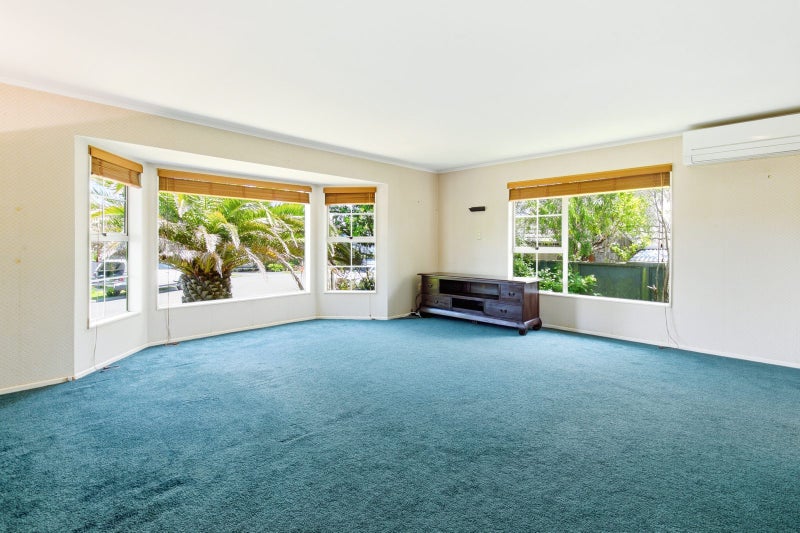 2 Thurso Grove, Papakowhai, Porirua - Carousel 2
