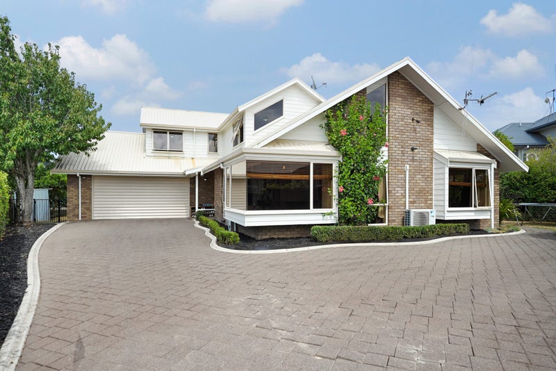 4 Munro Place, Flagstaff, Hamilton - Carousel 1