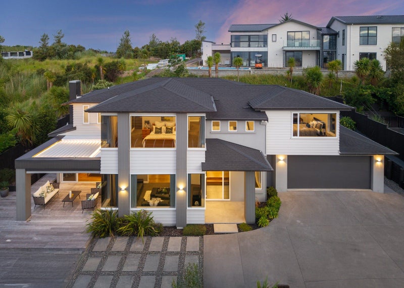 62 Armstrong Farm DR, East Tāmaki Heights, Auckland - Carousel 1