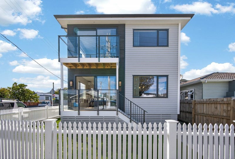 2 Meadows Avenue, Waiwhetu, Lower Hutt - Carousel 2