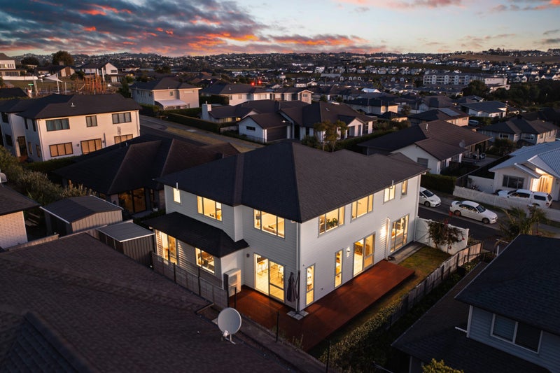10 Ian Gordon Lane, Orewa - Carousel 2