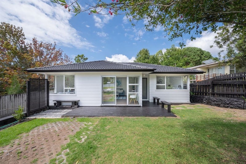 9 Juniper Road, Sunnynook, Auckland - Carousel 1