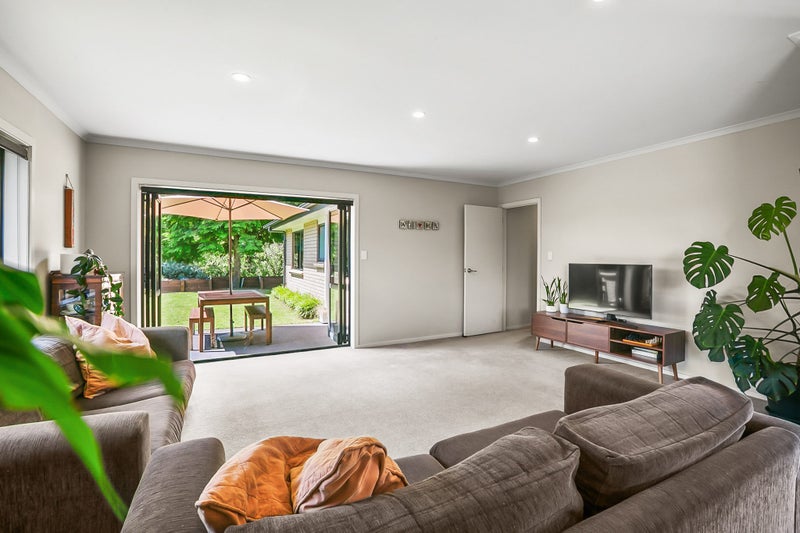 42 Magnolia Drive, Westown, New Plymouth - Carousel 2