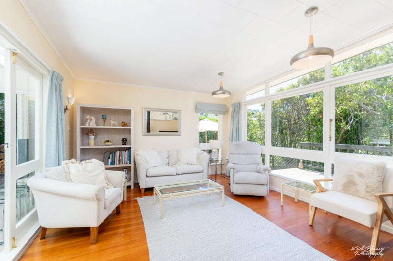 6 Ardal Grove, Tirohanga, Lower Hutt - Carousel 2