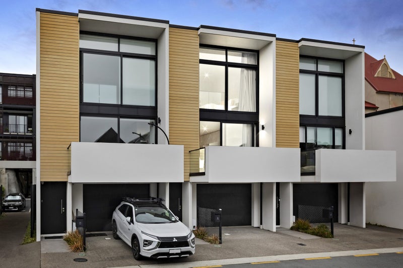 15 Jean Caldwell Way, Island Bay, Wellington - Carousel 1
