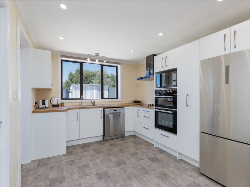 11 Studholme Street, Waimate, Waimate - Carousel 1