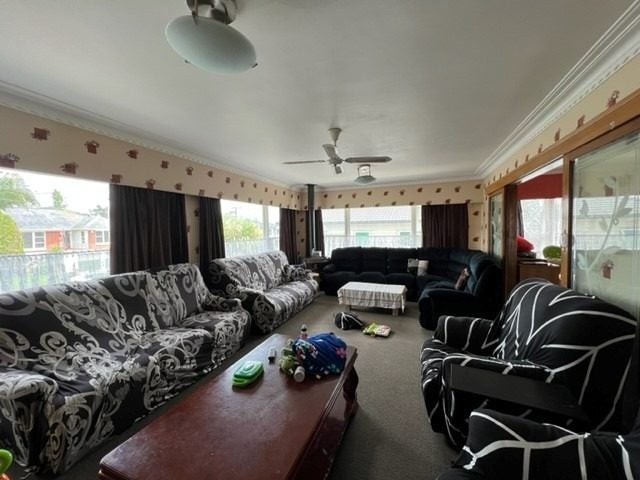 9 Lochinver Road, Papatoetoe, Auckland - Carousel 2