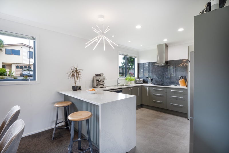 4 Langwell Place, Papakowhai, Porirua - Carousel 2