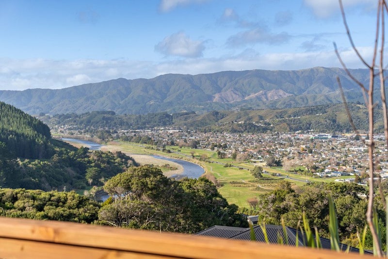 23 Percy Kinsman Crescent, Riverstone Terraces, Upper Hutt - Carousel 1