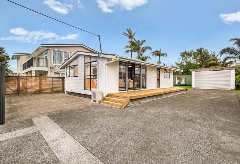 74 Ladies Mile, Manly, Whangaparaoa - Carousel 1