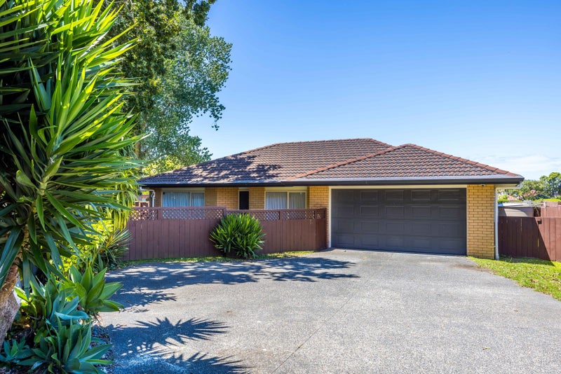 7B Barberry Lane, Te Atatu Peninsula, Auckland - Carousel 1