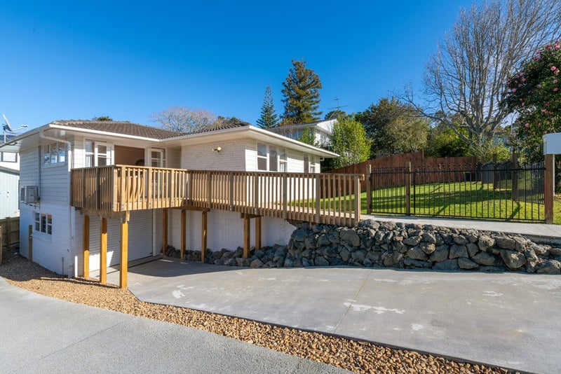 3 Gladys Avenue, Glenfield, Auckland - Carousel 1