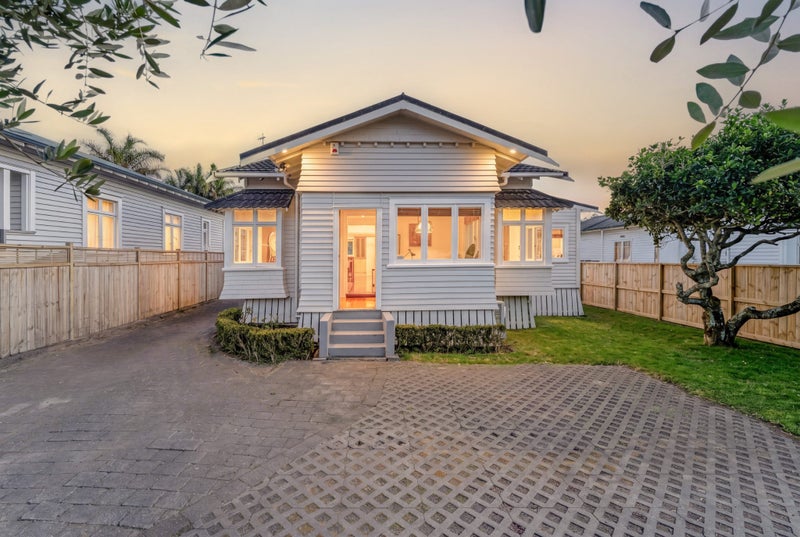 42 Woodward Road, Mount Albert, Auckland - Carousel 1