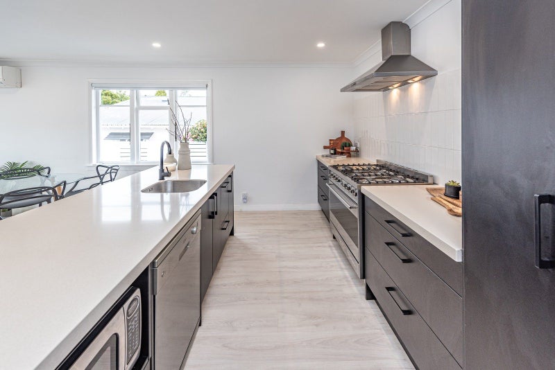 6 Nixon Street, Whanganui East, Whanganui - Carousel 2