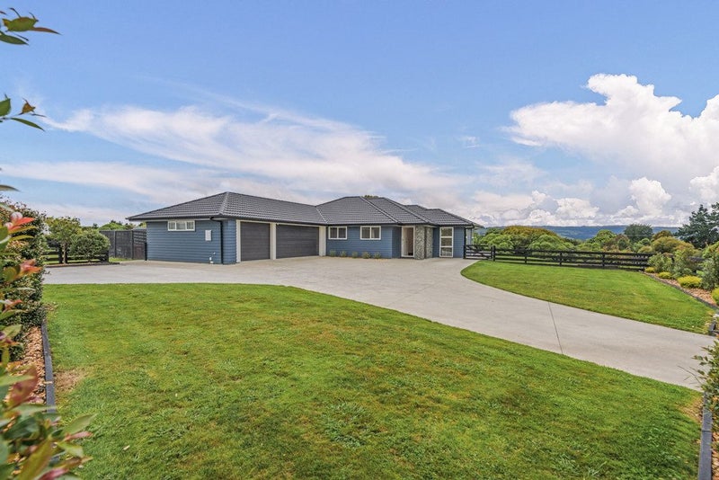 61 Hartwell Drive, Kelvin Grove, Palmerston North - Carousel 1